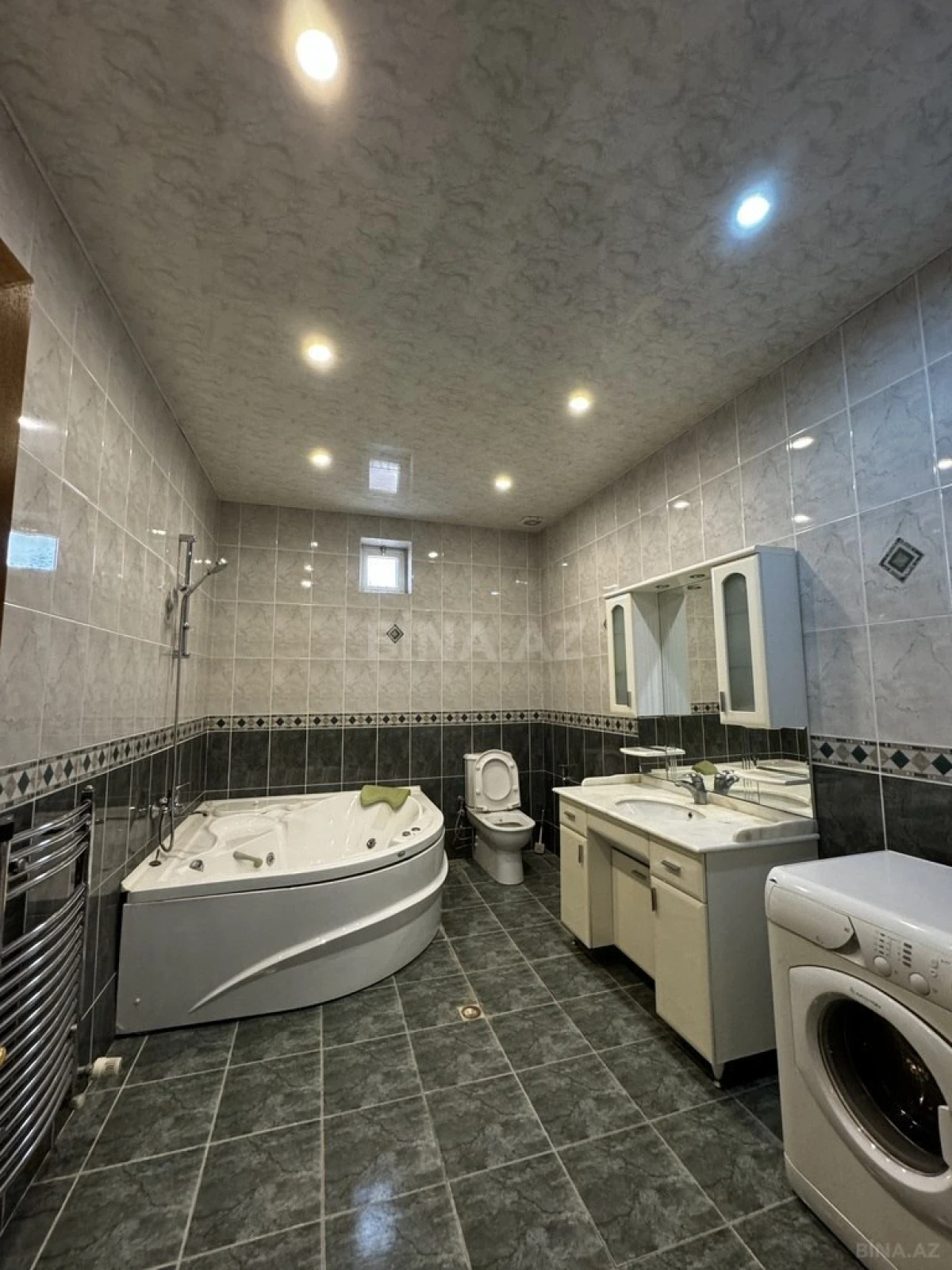 Satılır 7 otaqlı həyət evi 600 m²