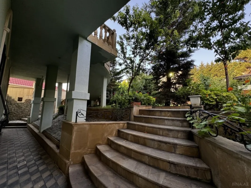 Satılır 7 otaqlı həyət evi 600 m²