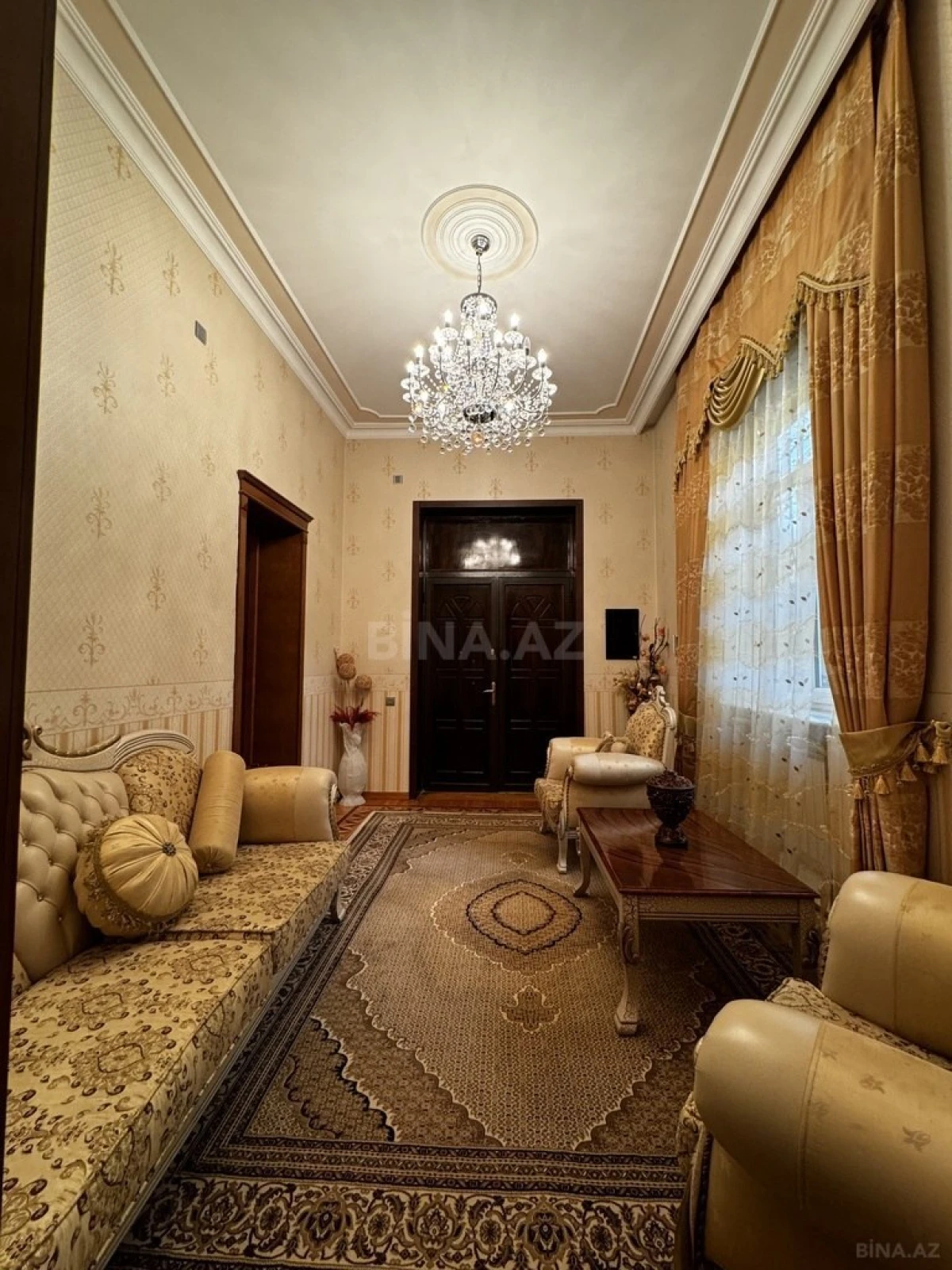 Satılır 7 otaqlı həyət evi 600 m²