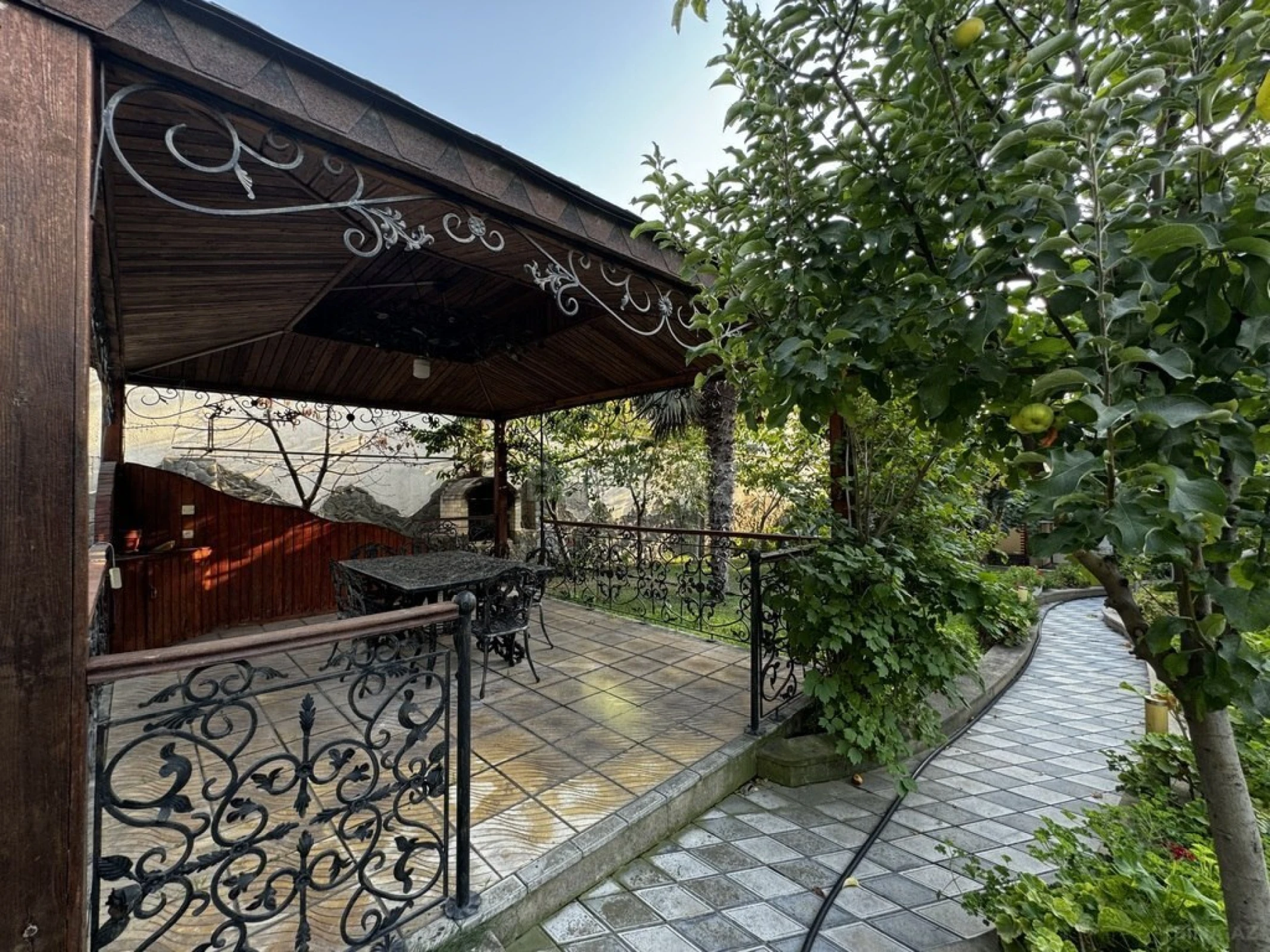 Satılır 7 otaqlı həyət evi 600 m²