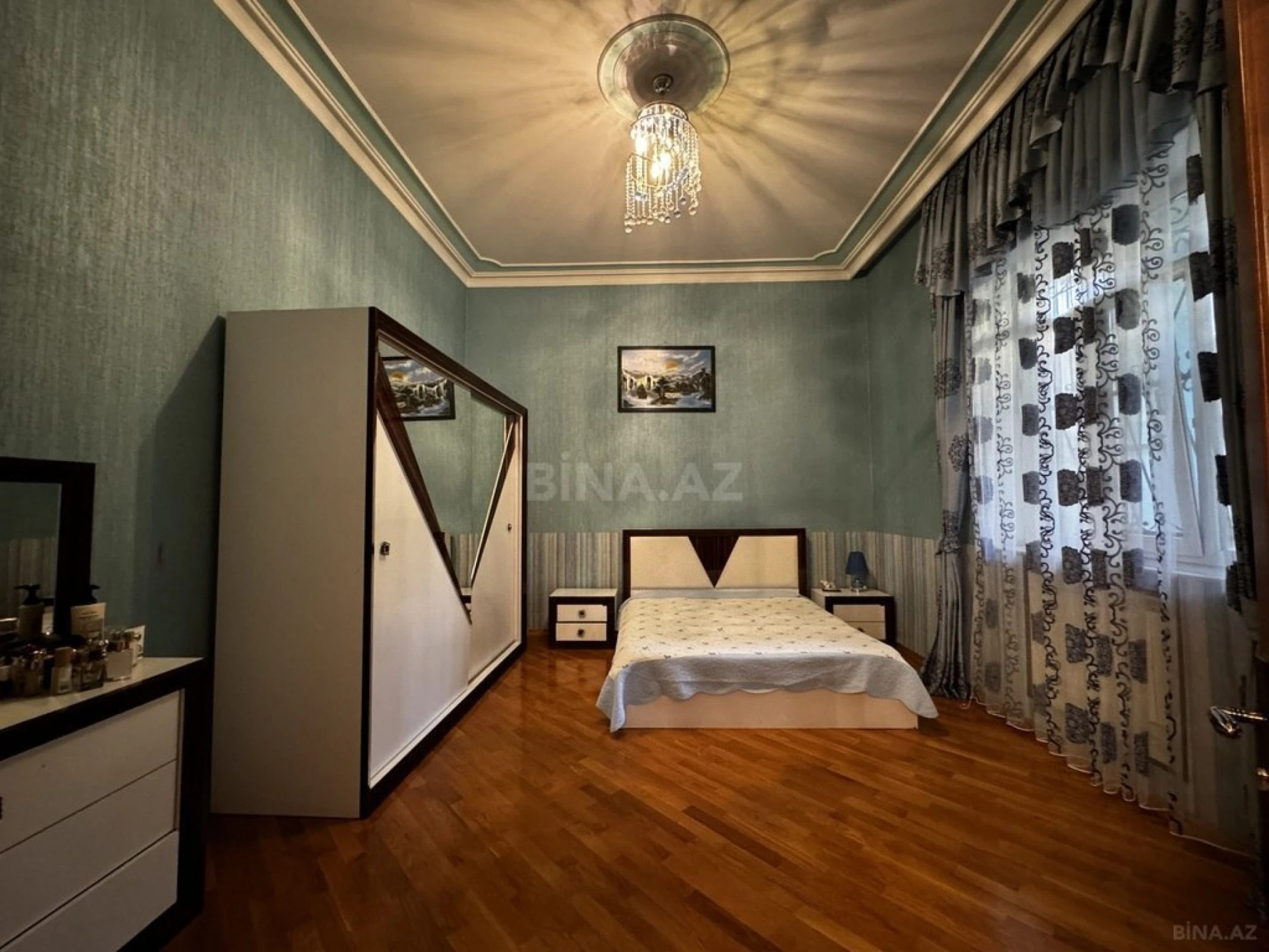 Satılır 7 otaqlı həyət evi 600 m²