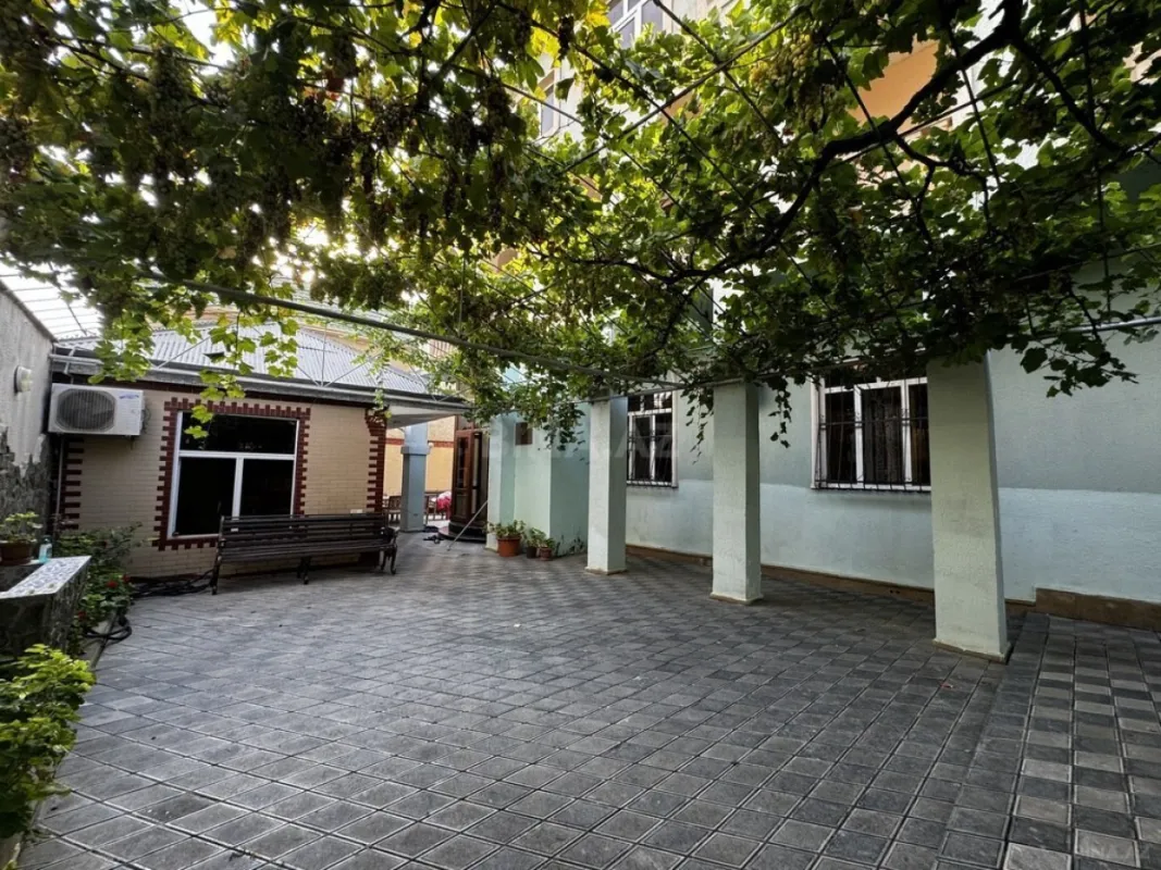 Satılır 7 otaqlı həyət evi 600 m²