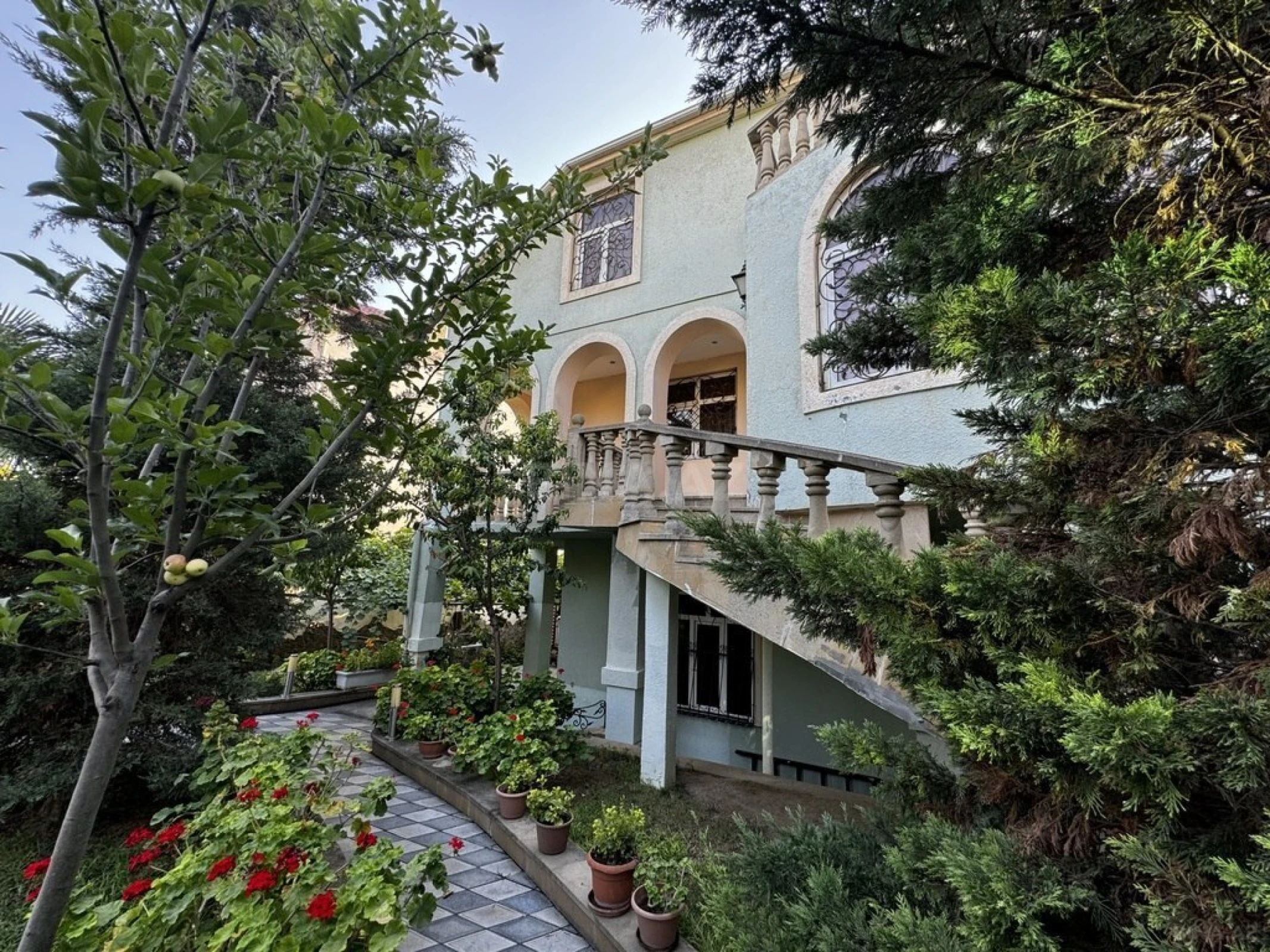 Satılır 7 otaqlı həyət evi 600 m²