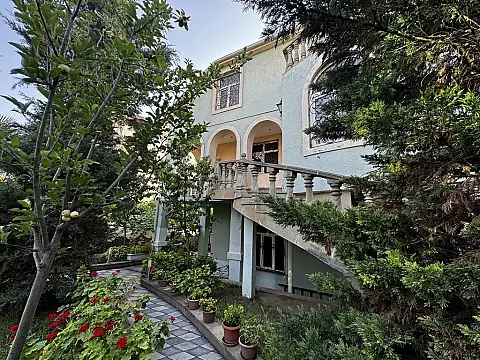 Satılır 7 otaqlı həyət evi 600 m²