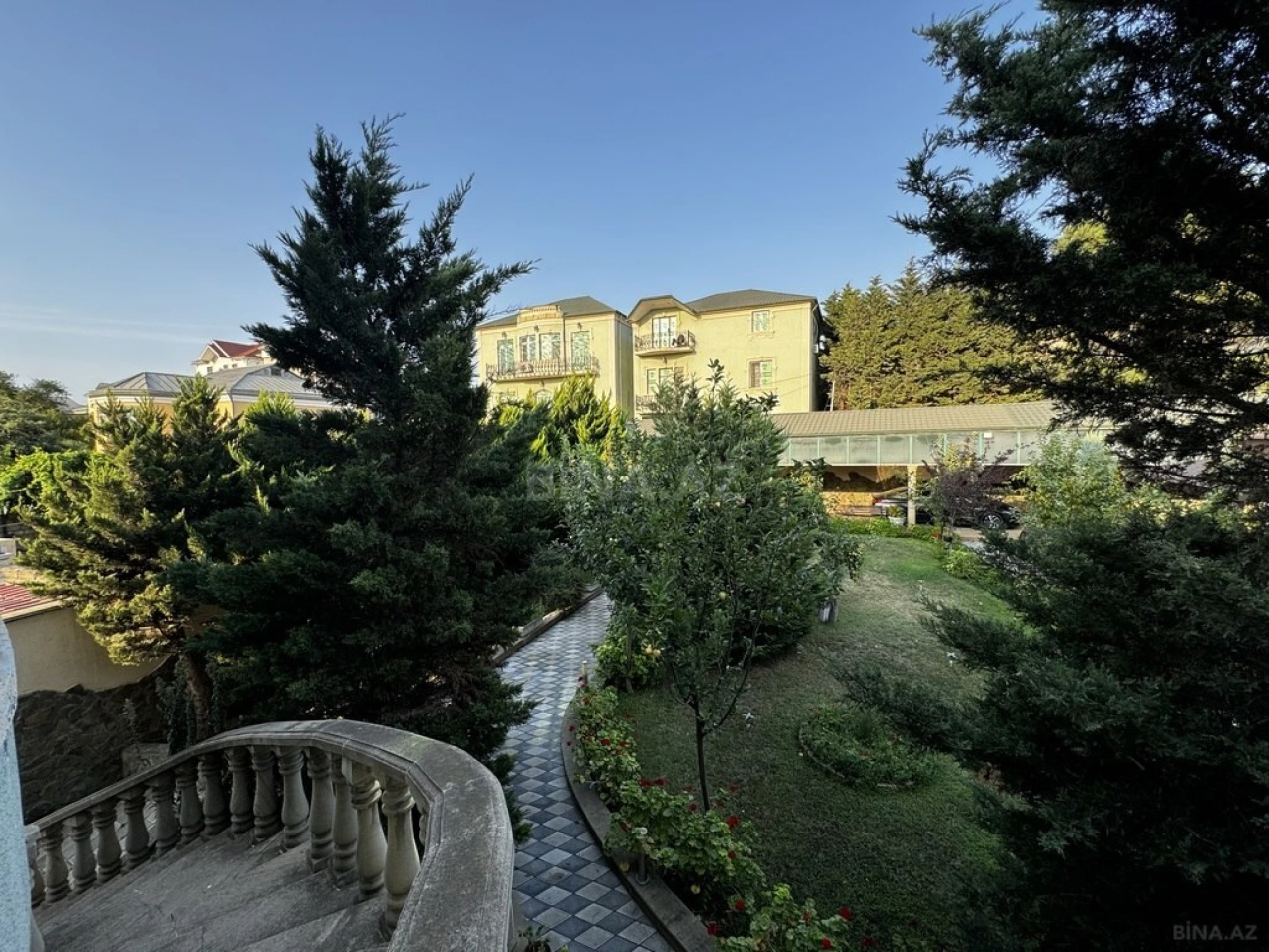 Satılır 7 otaqlı həyət evi 600 m²