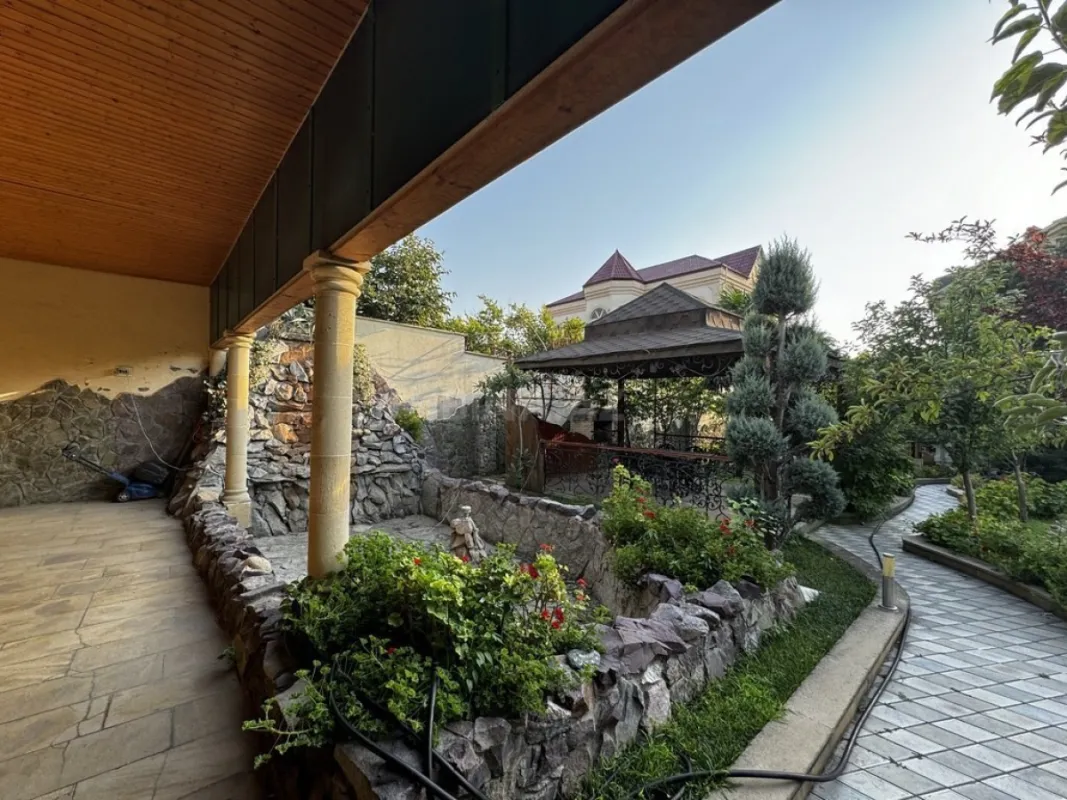 Satılır 7 otaqlı həyət evi 600 m²