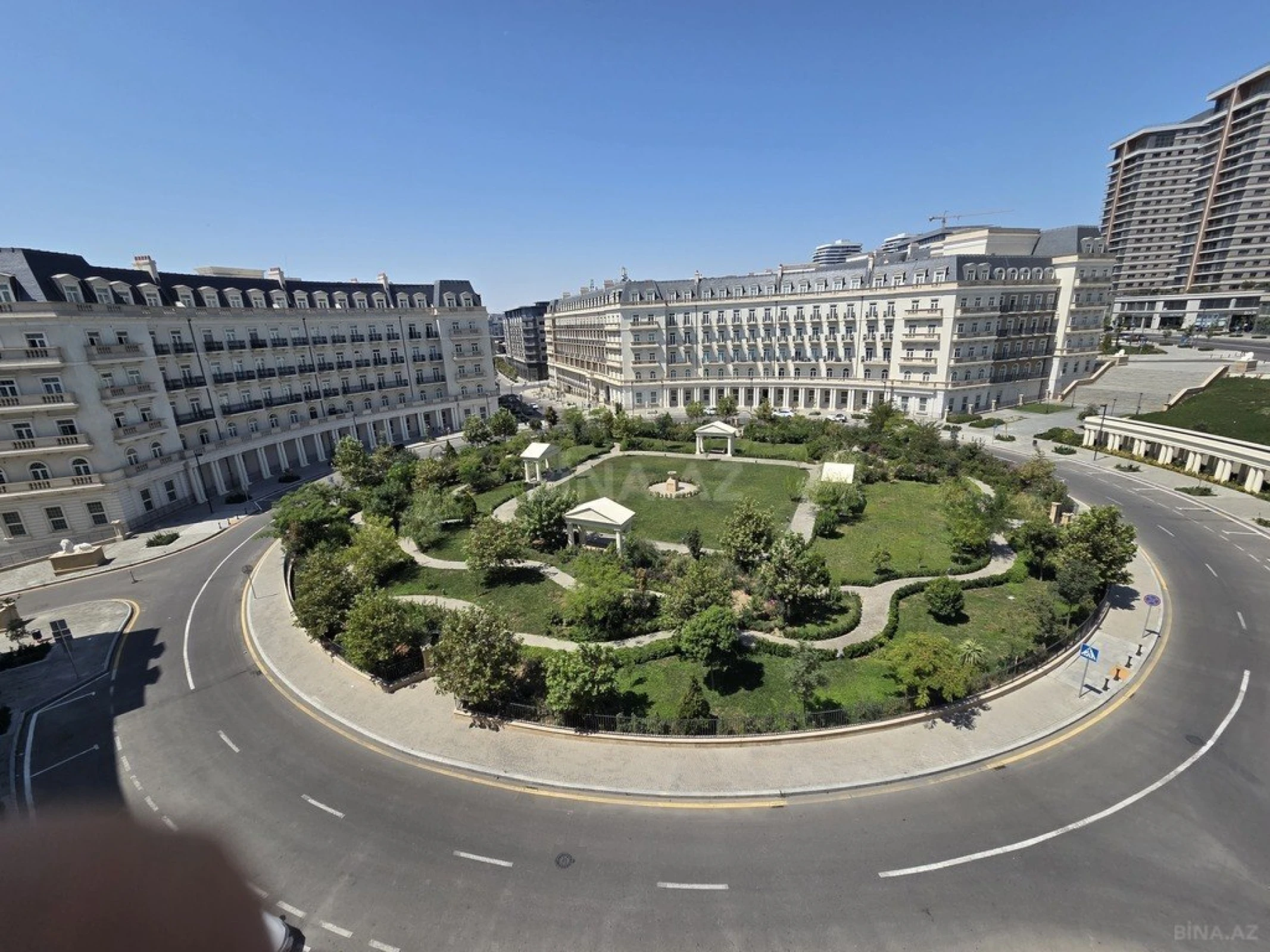 Satılır 3 otaqlı mənzil 118.4 m²