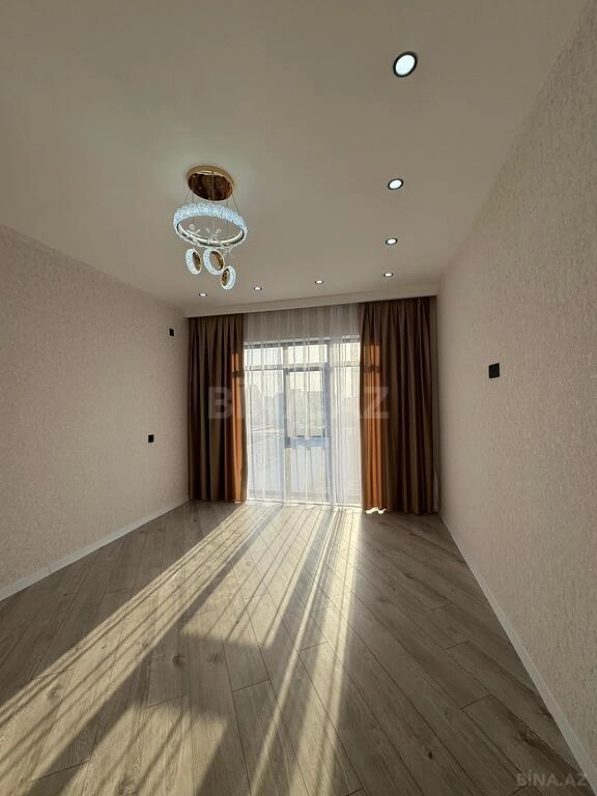 Satılır 4 otaqlı həyət evi 200 m²