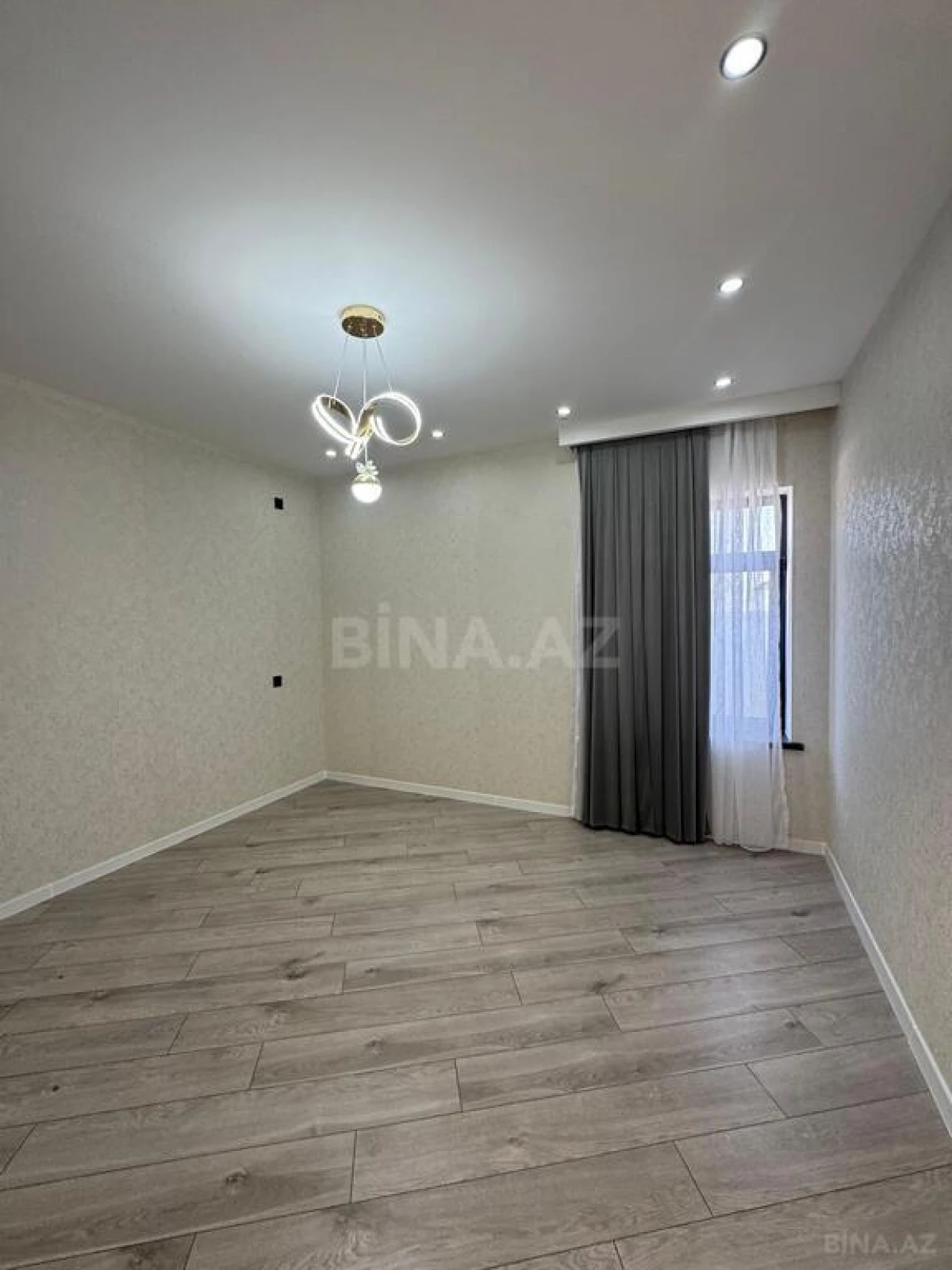 Satılır 4 otaqlı həyət evi 200 m²