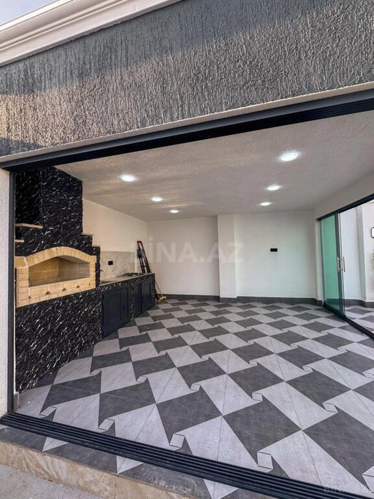 Satılır 4 otaqlı həyət evi 200 m²