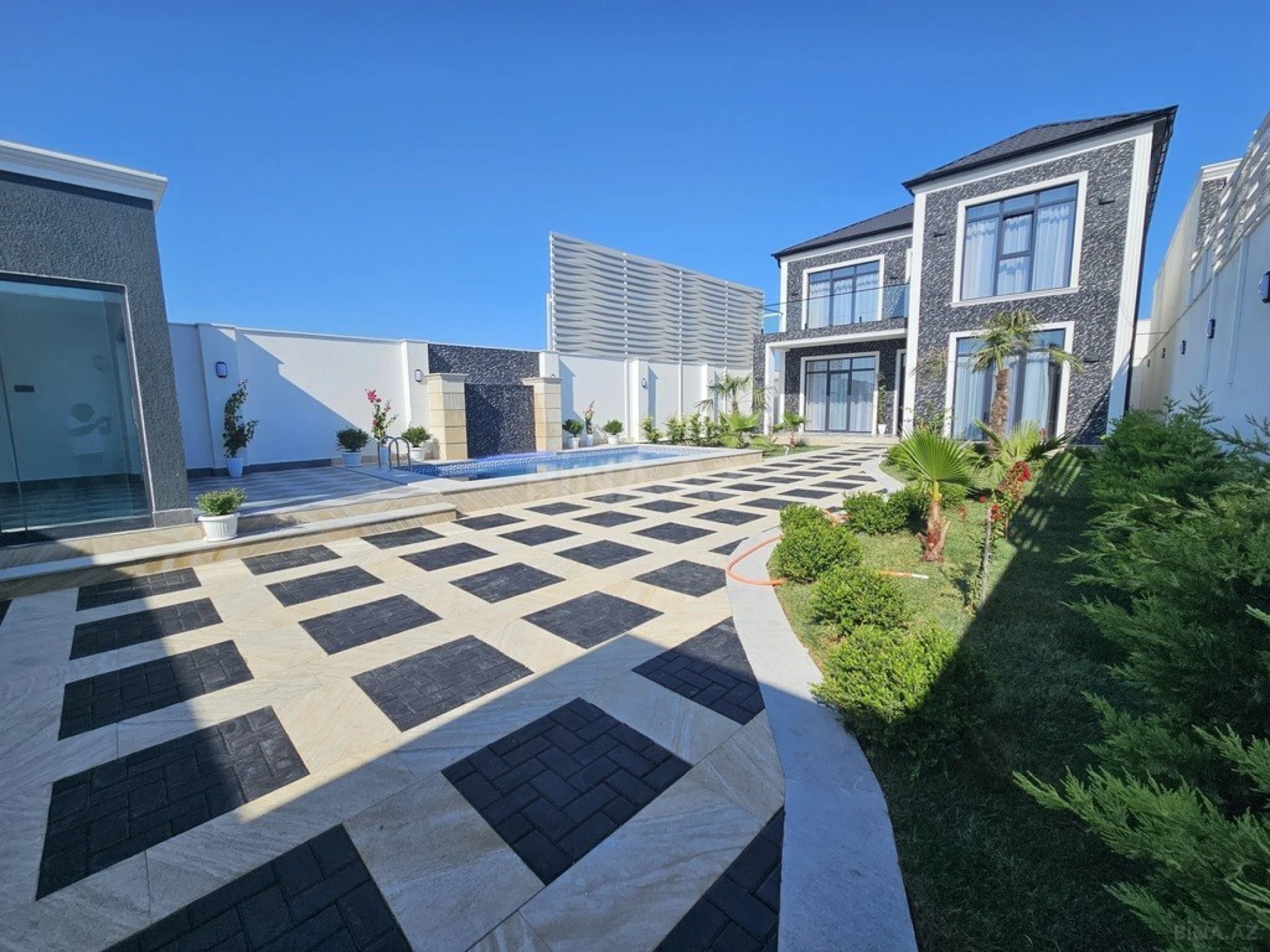 Satılır 5 otaqlı həyət evi 200 m²