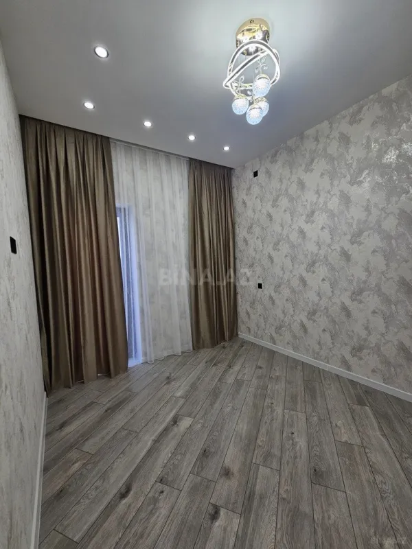 Satılır 5 otaqlı həyət evi 200 m²