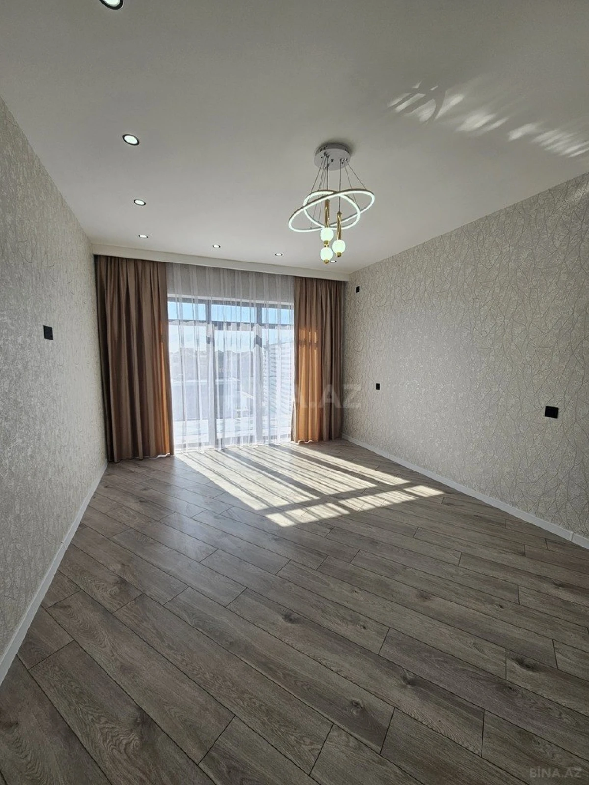 Satılır 5 otaqlı həyət evi 200 m²