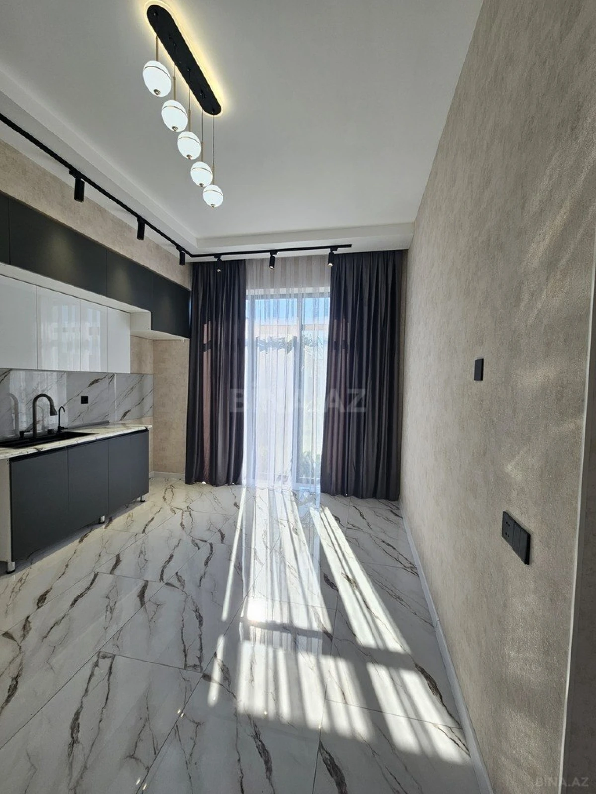 Satılır 5 otaqlı həyət evi 200 m²