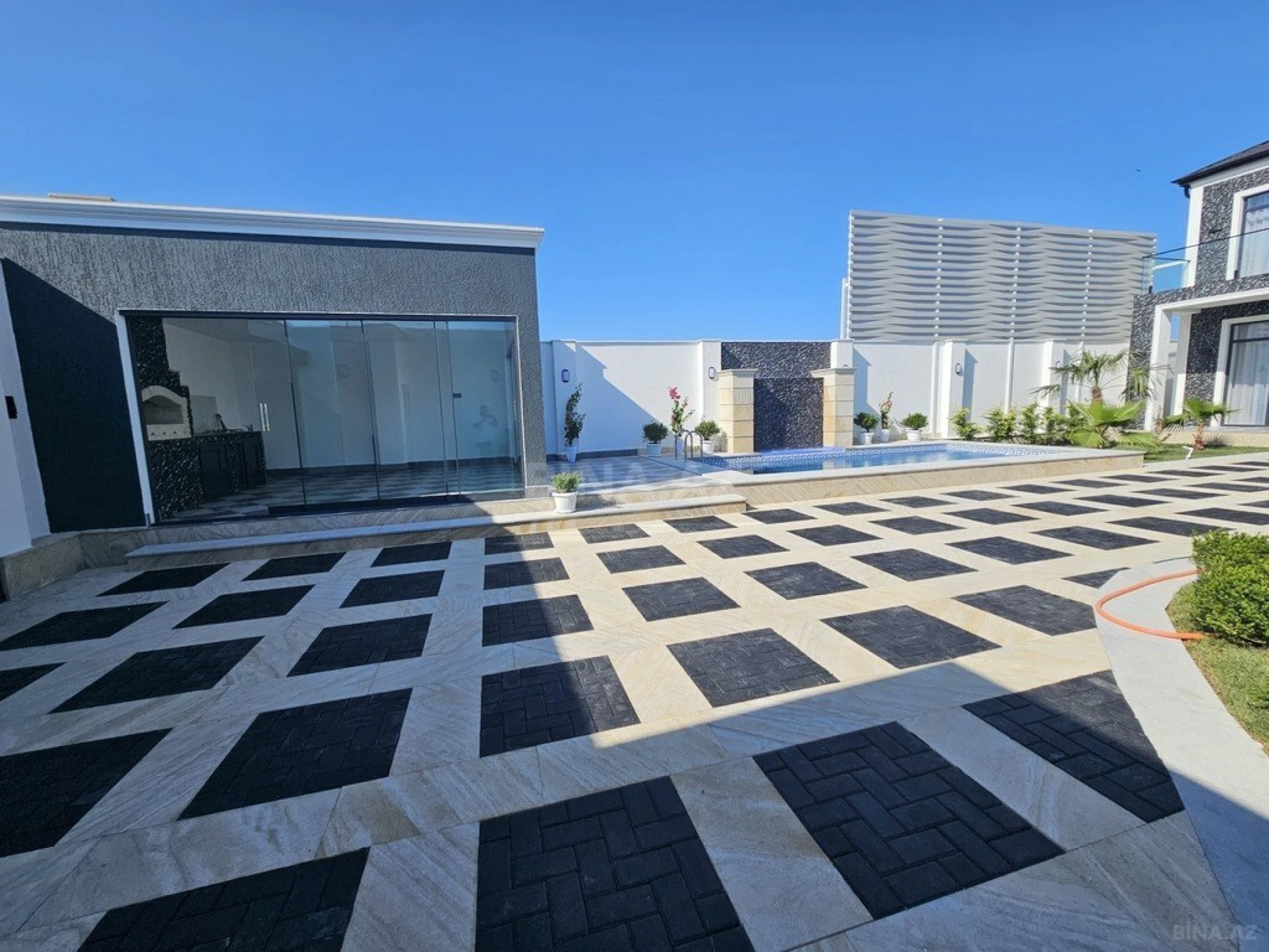 Satılır 5 otaqlı həyət evi 200 m²