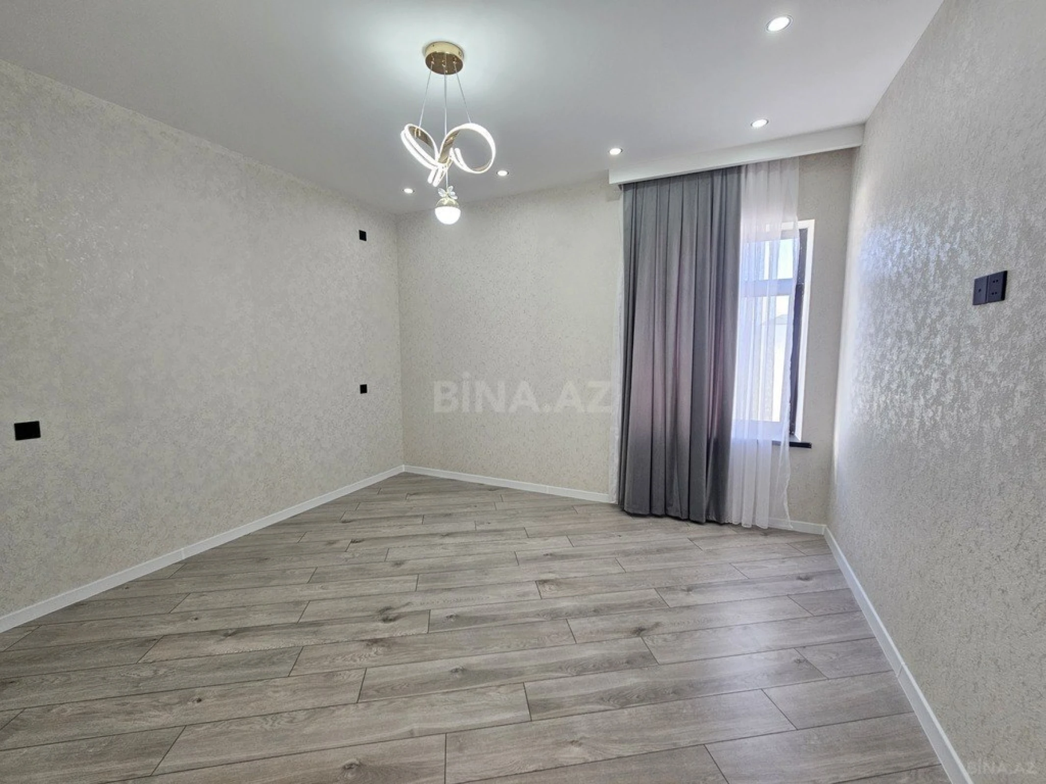 Satılır 5 otaqlı həyət evi 200 m²