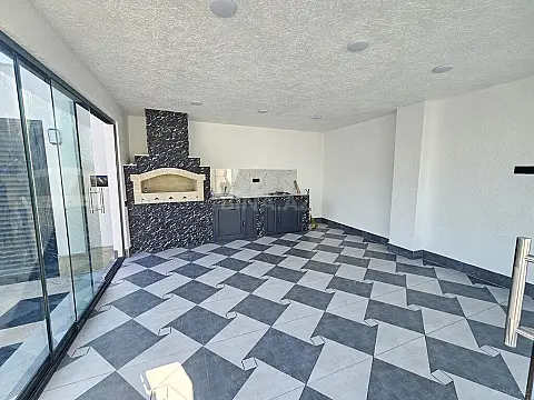 Satılır 5 otaqlı həyət evi 200 m²