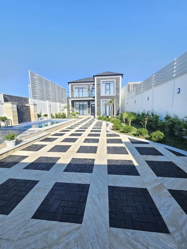 Satılır 5 otaqlı həyət evi 200 m²
