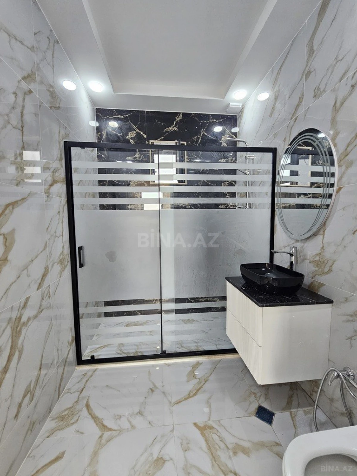 Satılır 5 otaqlı həyət evi 200 m²