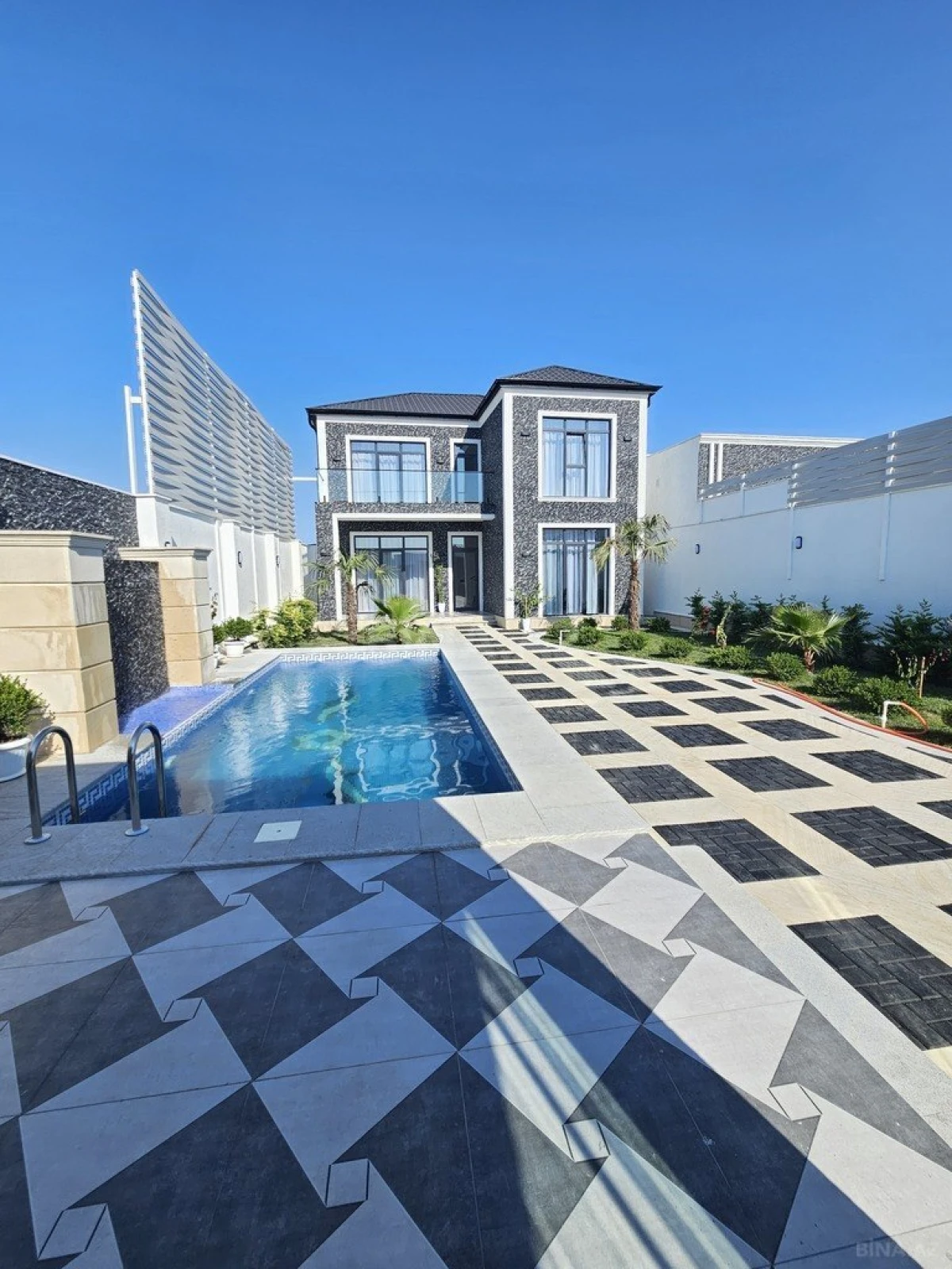 Satılır 5 otaqlı həyət evi 200 m²