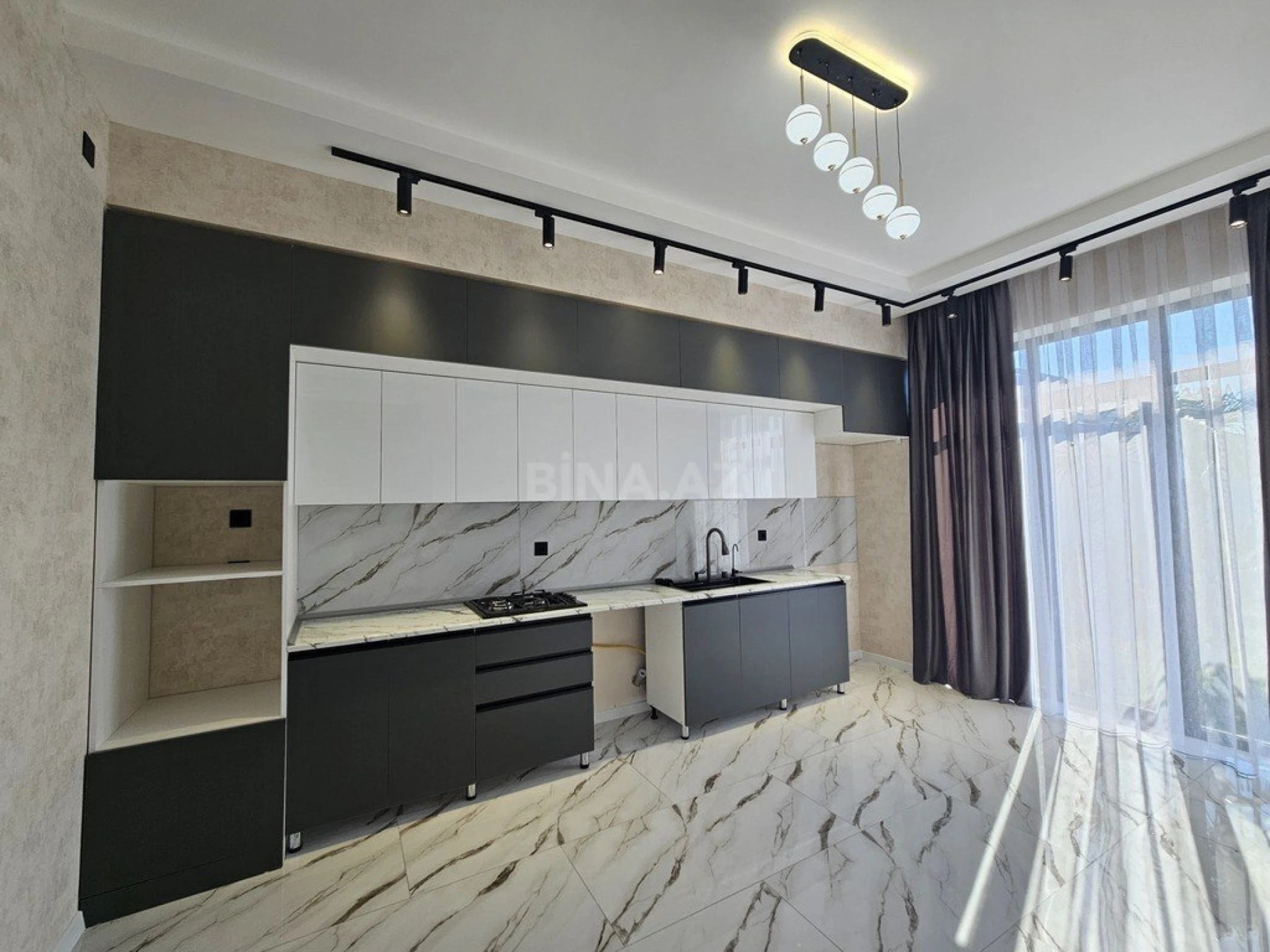 Satılır 5 otaqlı həyət evi 200 m²