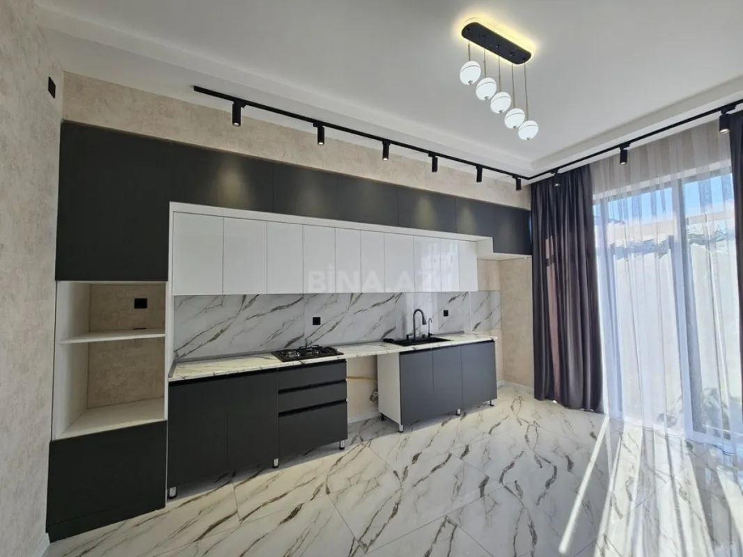 Satılır 5 otaqlı həyət evi 200 m²