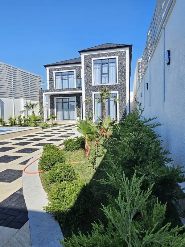 Satılır 5 otaqlı həyət evi 200 m²