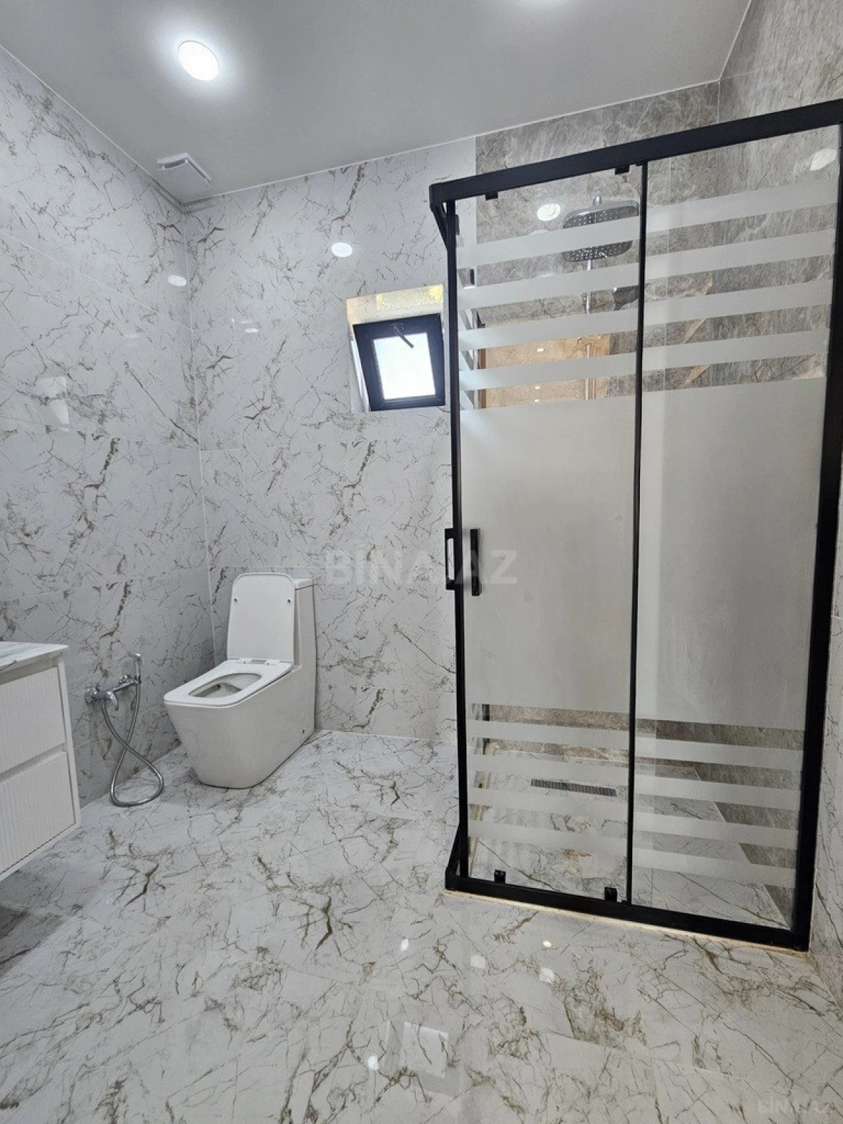 Satılır 5 otaqlı həyət evi 200 m²