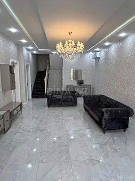 Satılır 5 otaqlı həyət evi 220 m²