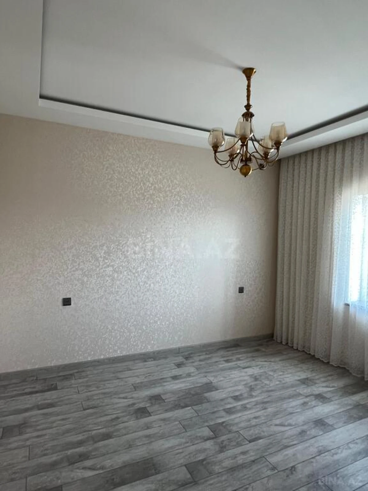 Satılır 5 otaqlı həyət evi 220 m²