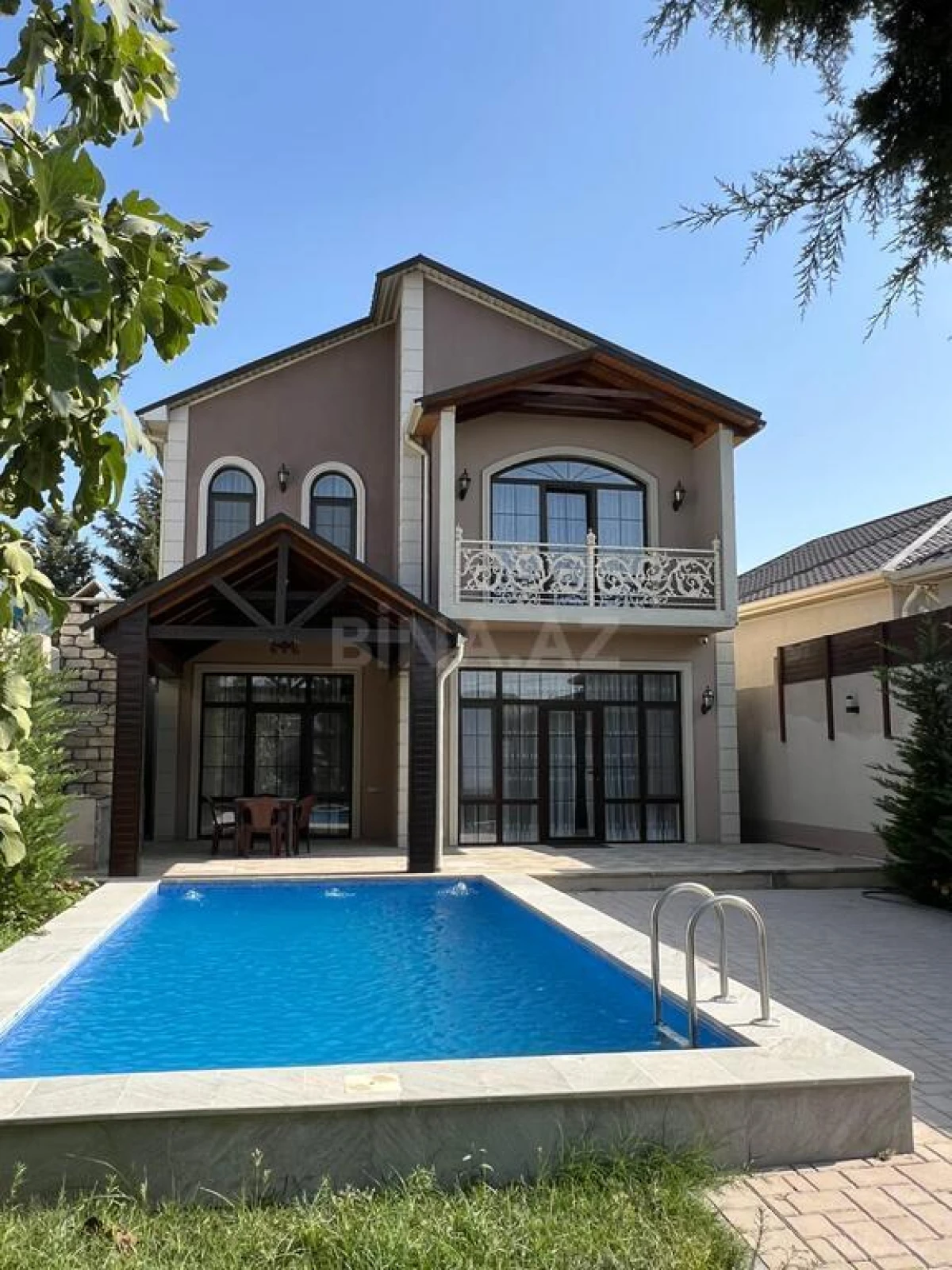 Satılır 5 otaqlı həyət evi 220 m²