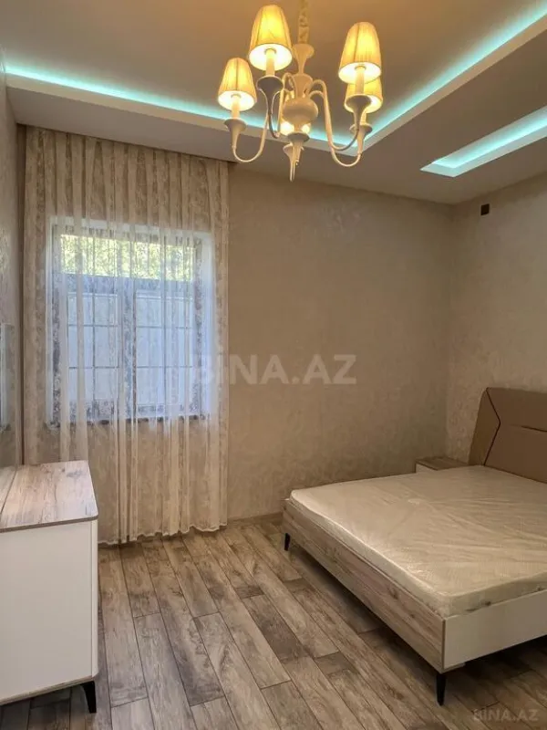 Satılır 5 otaqlı həyət evi 220 m²
