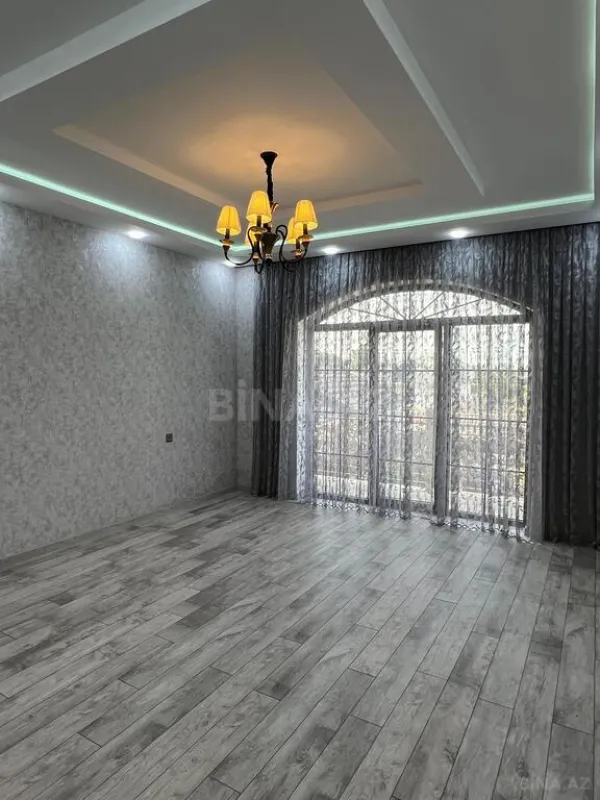Satılır 5 otaqlı həyət evi 220 m²