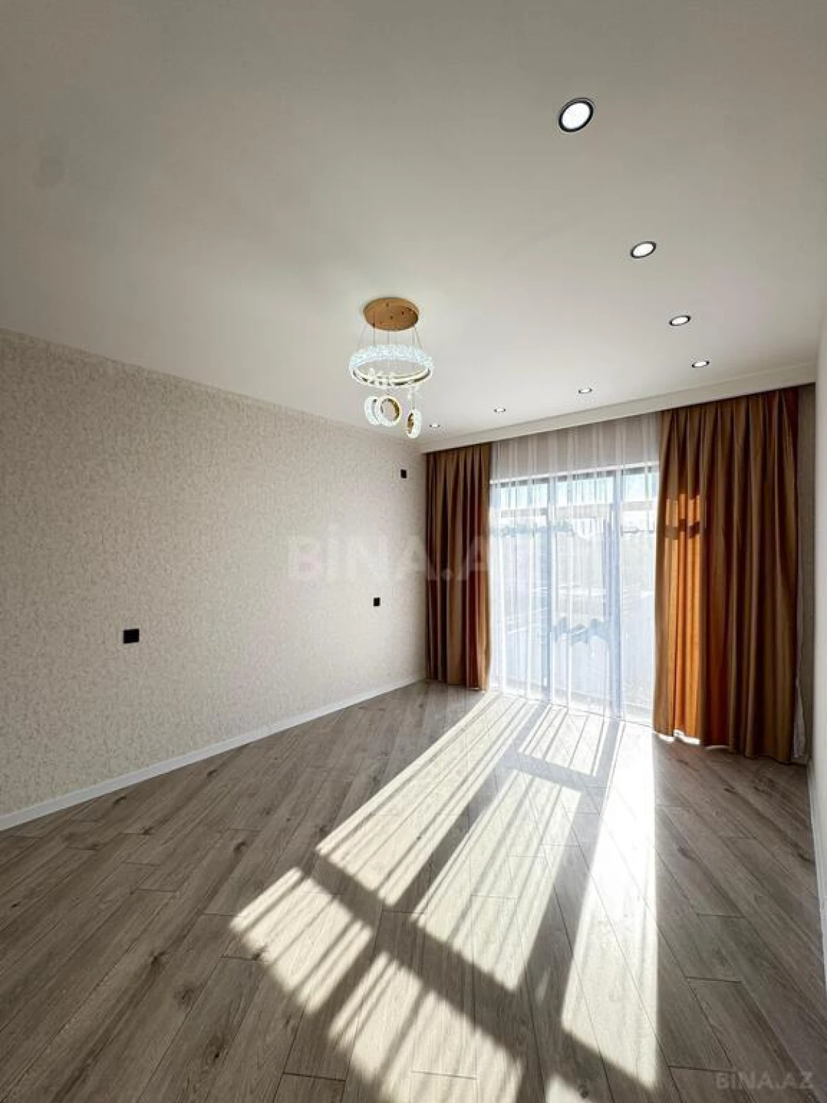 Satılır 5 otaqlı həyət evi 200 m²