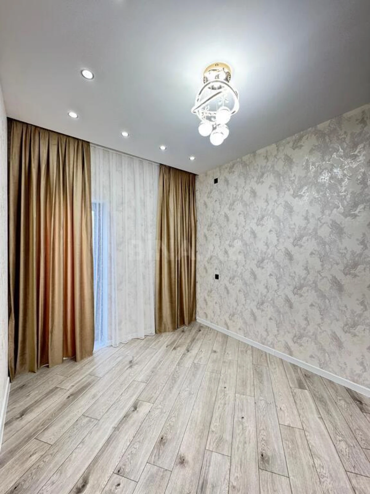 Satılır 5 otaqlı həyət evi 200 m²