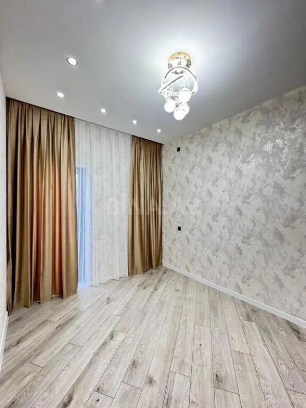 Satılır 5 otaqlı həyət evi 200 m²
