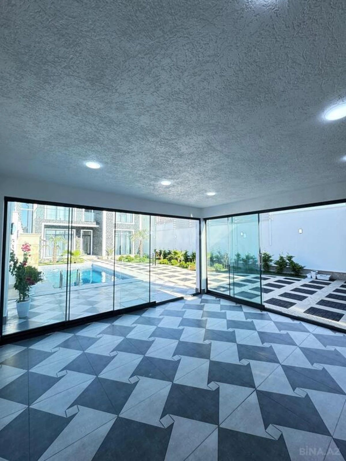 Satılır 5 otaqlı həyət evi 200 m²