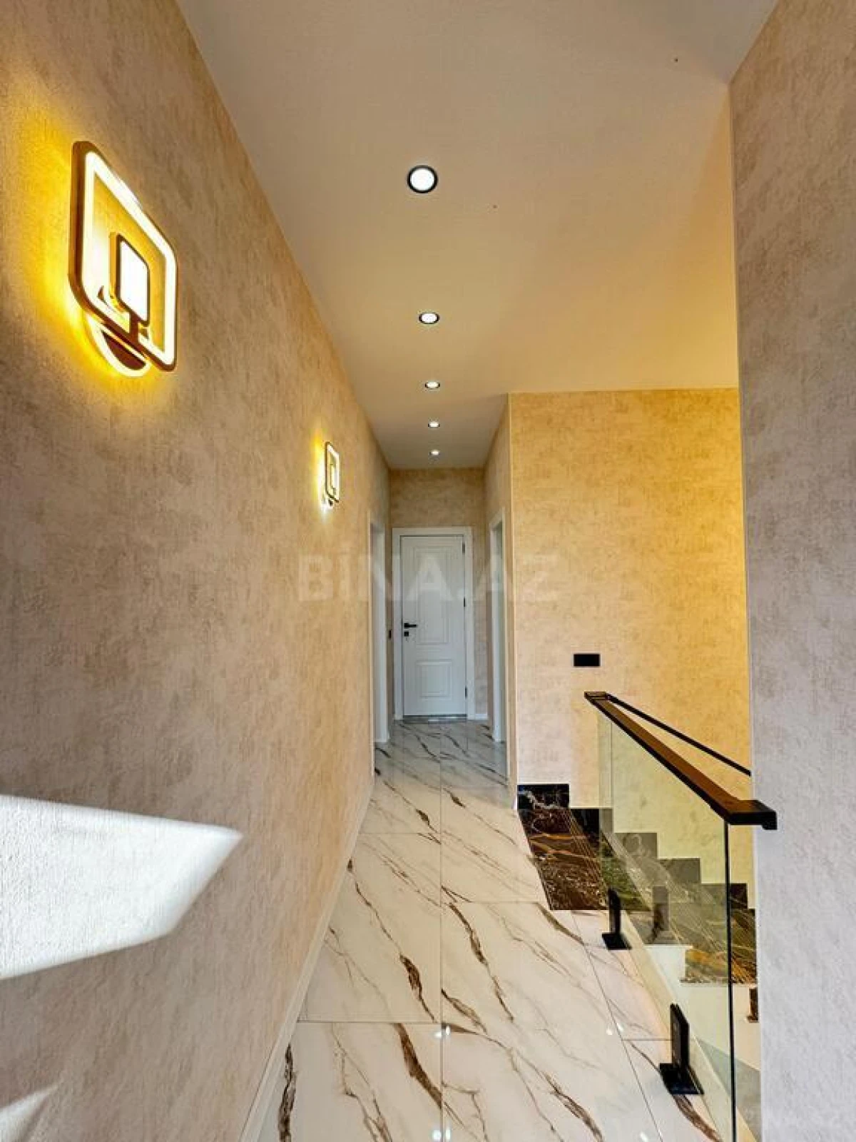 Satılır 5 otaqlı həyət evi 200 m²