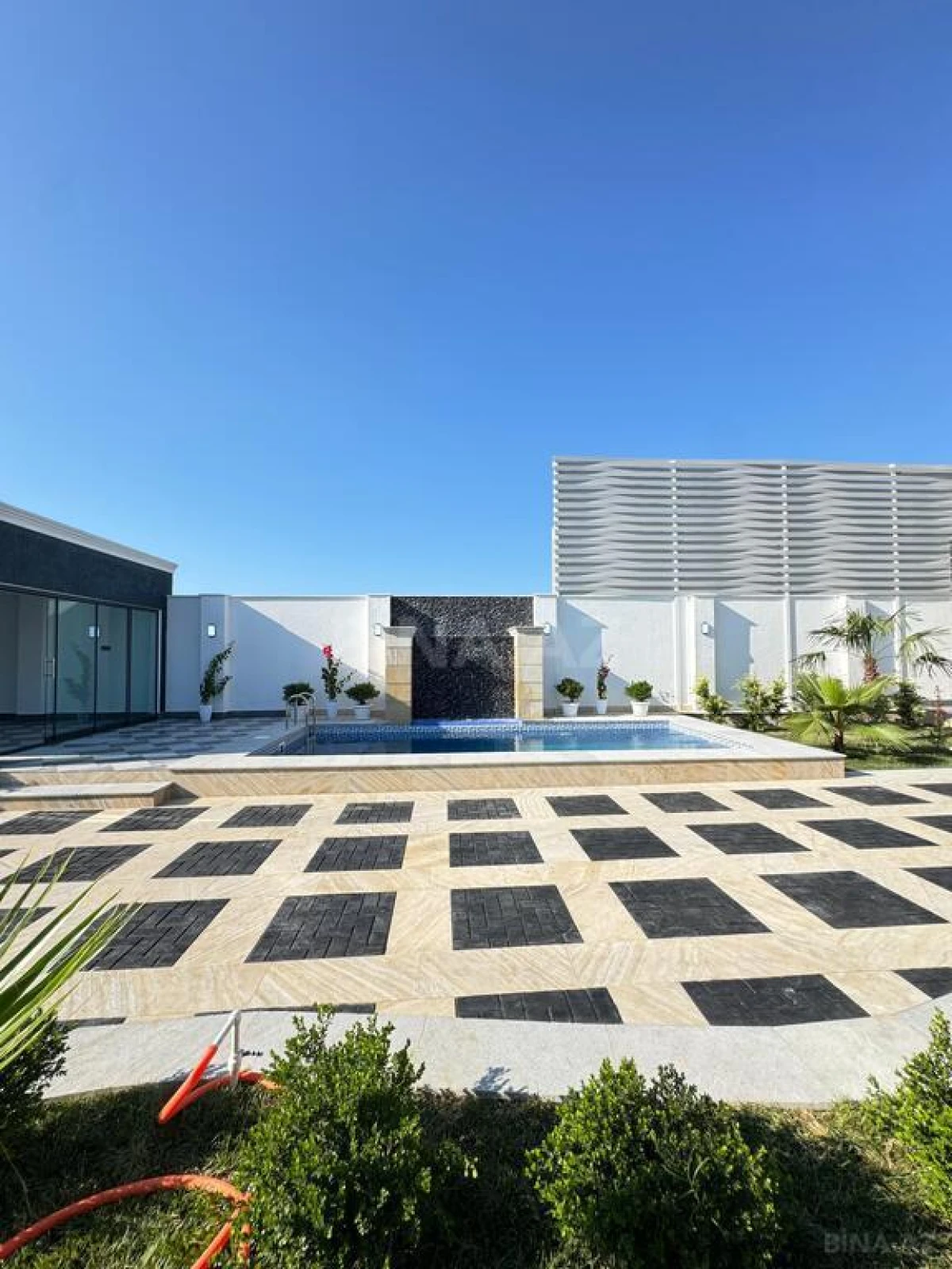 Satılır 5 otaqlı həyət evi 200 m²