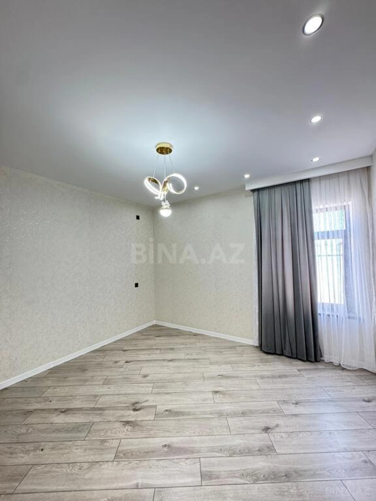 Satılır 5 otaqlı həyət evi 200 m²