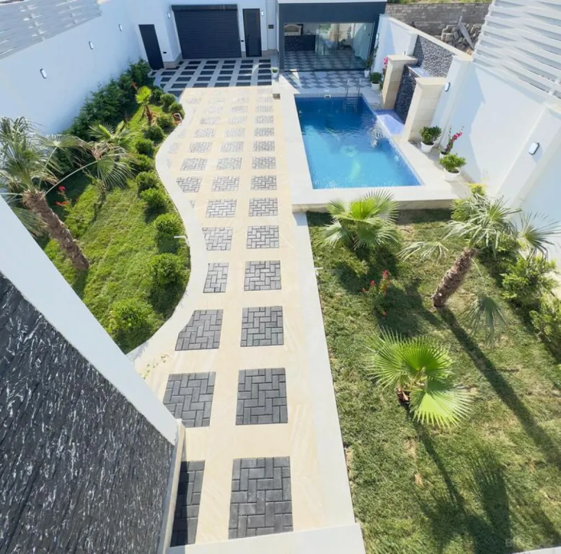 Satılır 5 otaqlı həyət evi 200 m²
