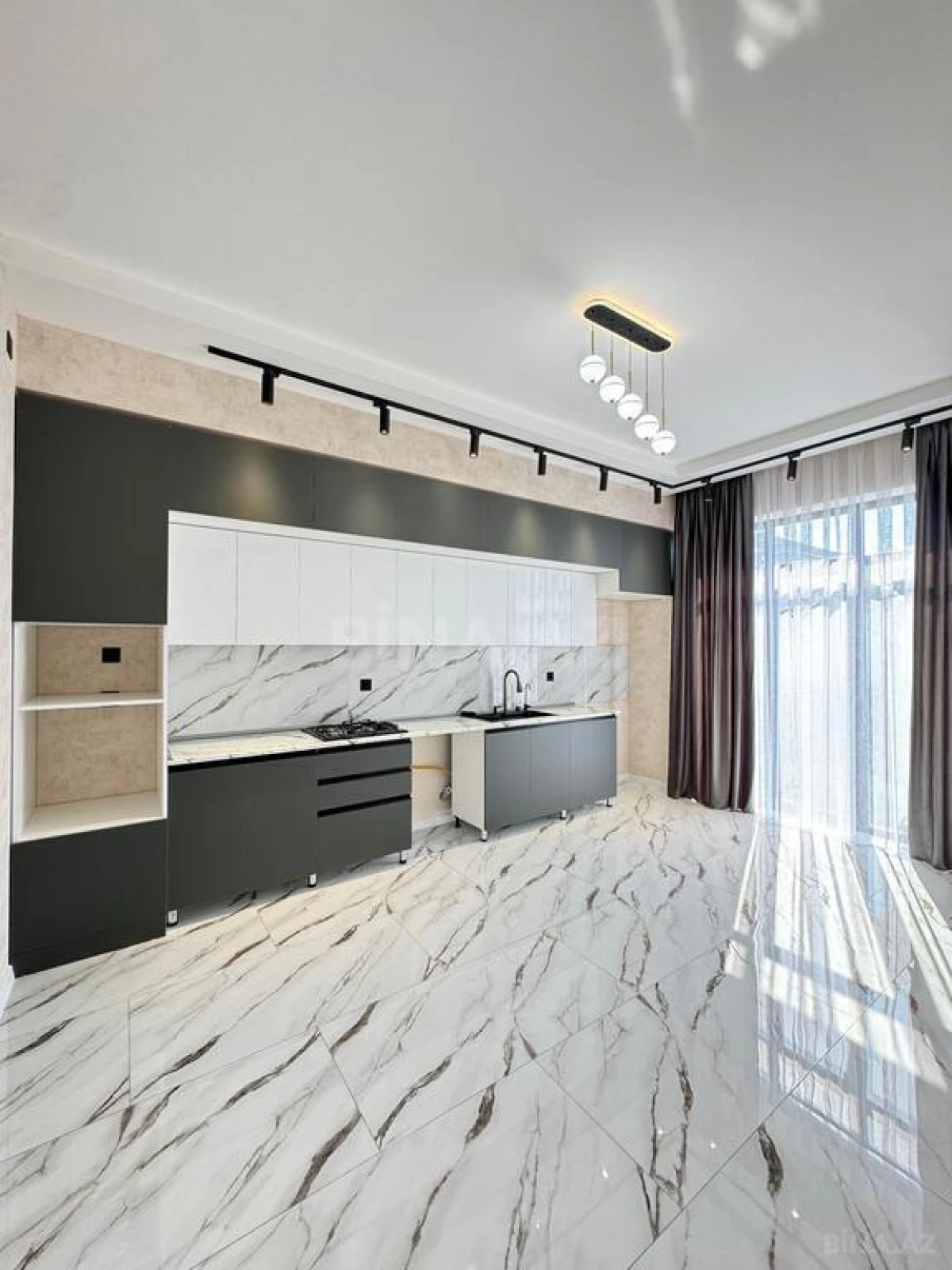 Satılır 5 otaqlı həyət evi 200 m²