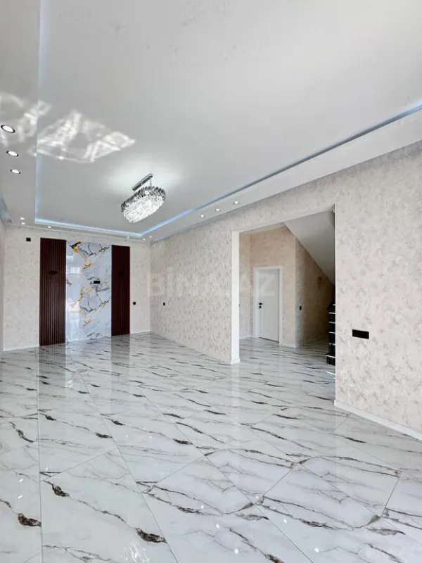 Satılır 5 otaqlı həyət evi 200 m²