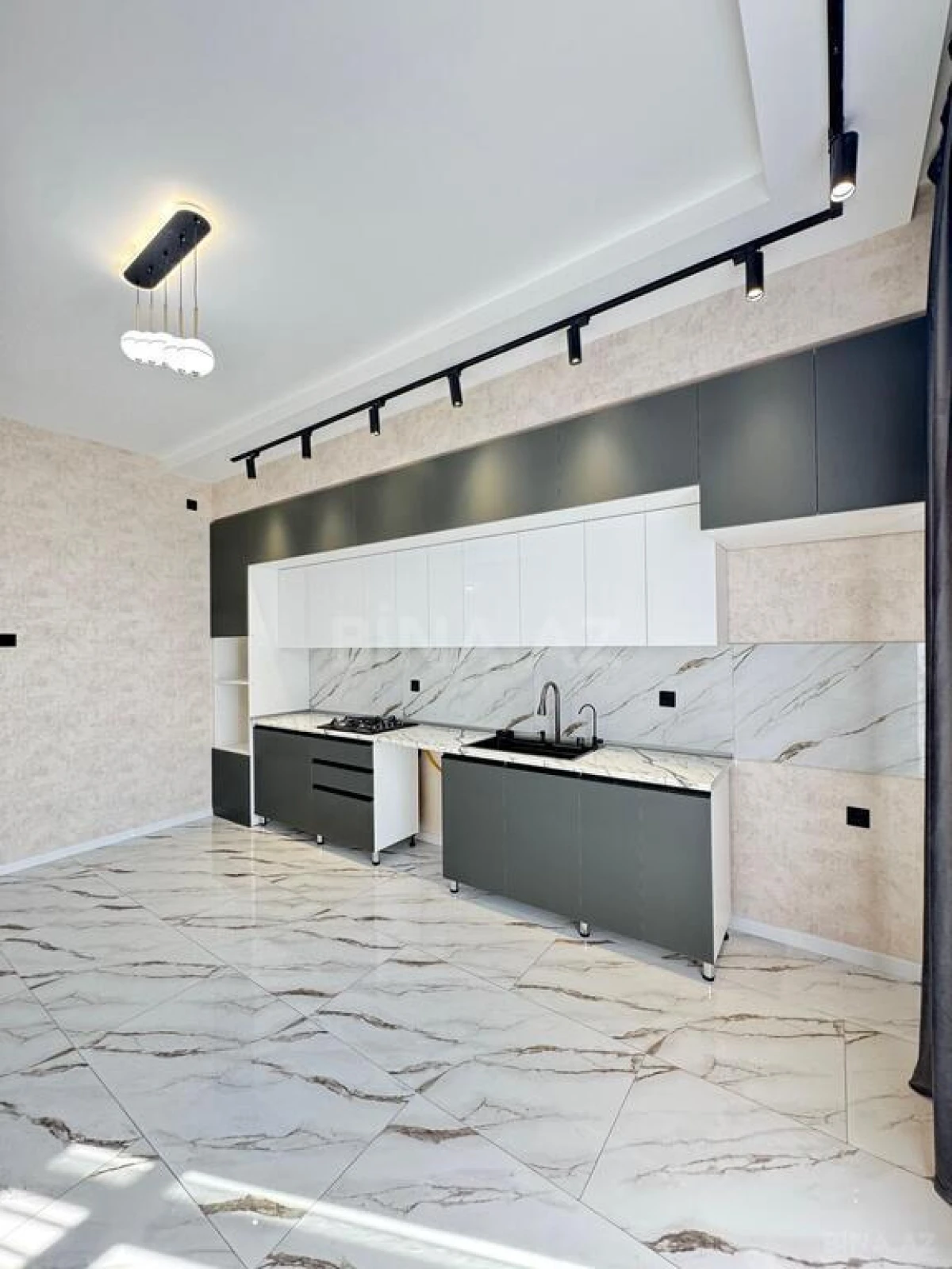 Satılır 5 otaqlı həyət evi 200 m²