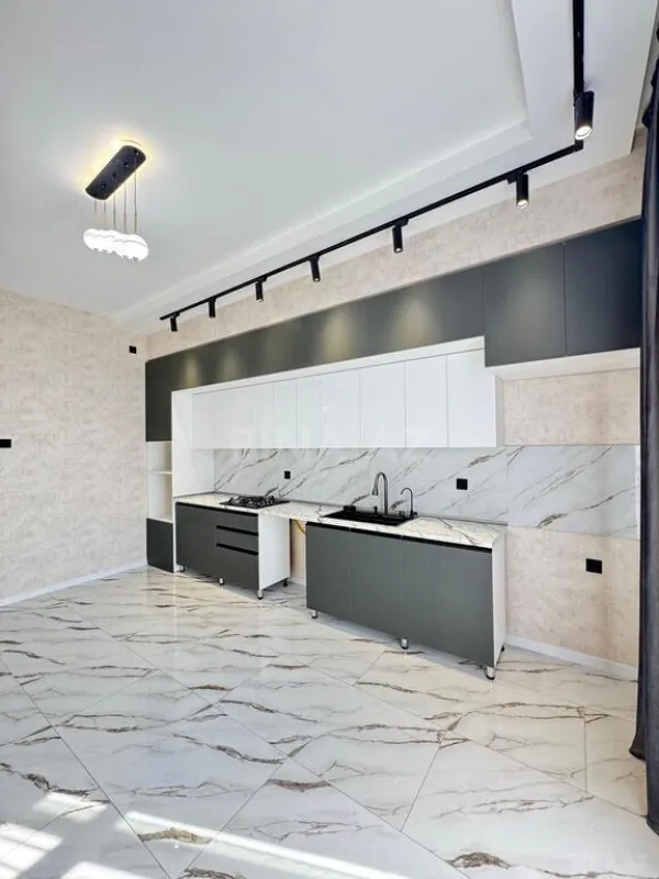 Satılır 5 otaqlı həyət evi 200 m²