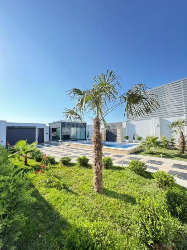 Satılır 5 otaqlı həyət evi 200 m²