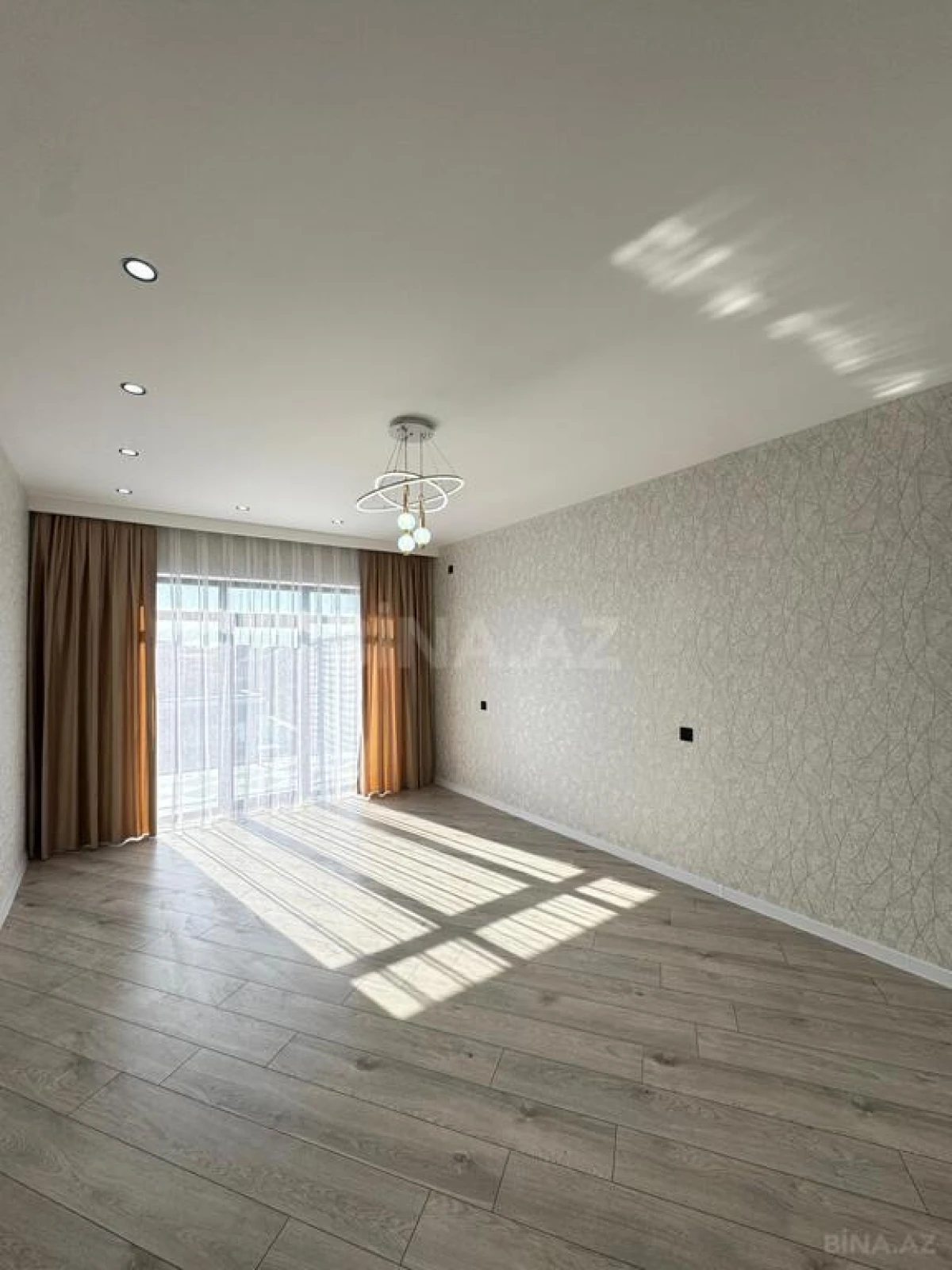 Satılır 5 otaqlı həyət evi 200 m²
