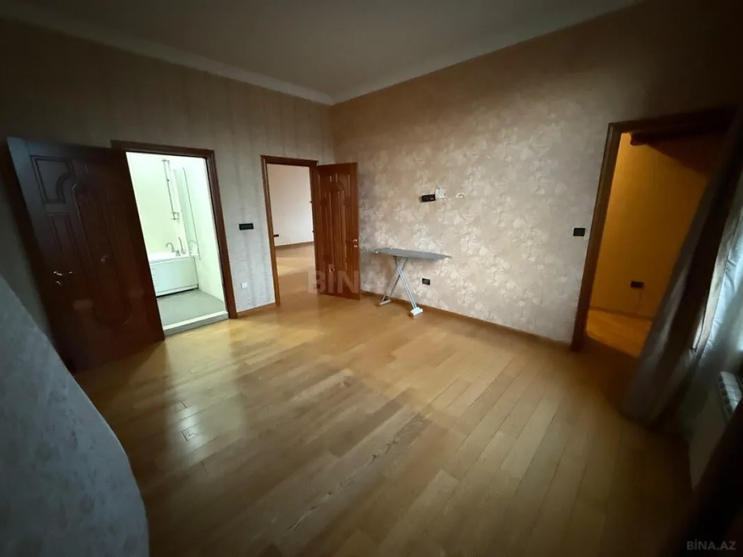 Satılır 3 otaqlı mənzil 138 m²