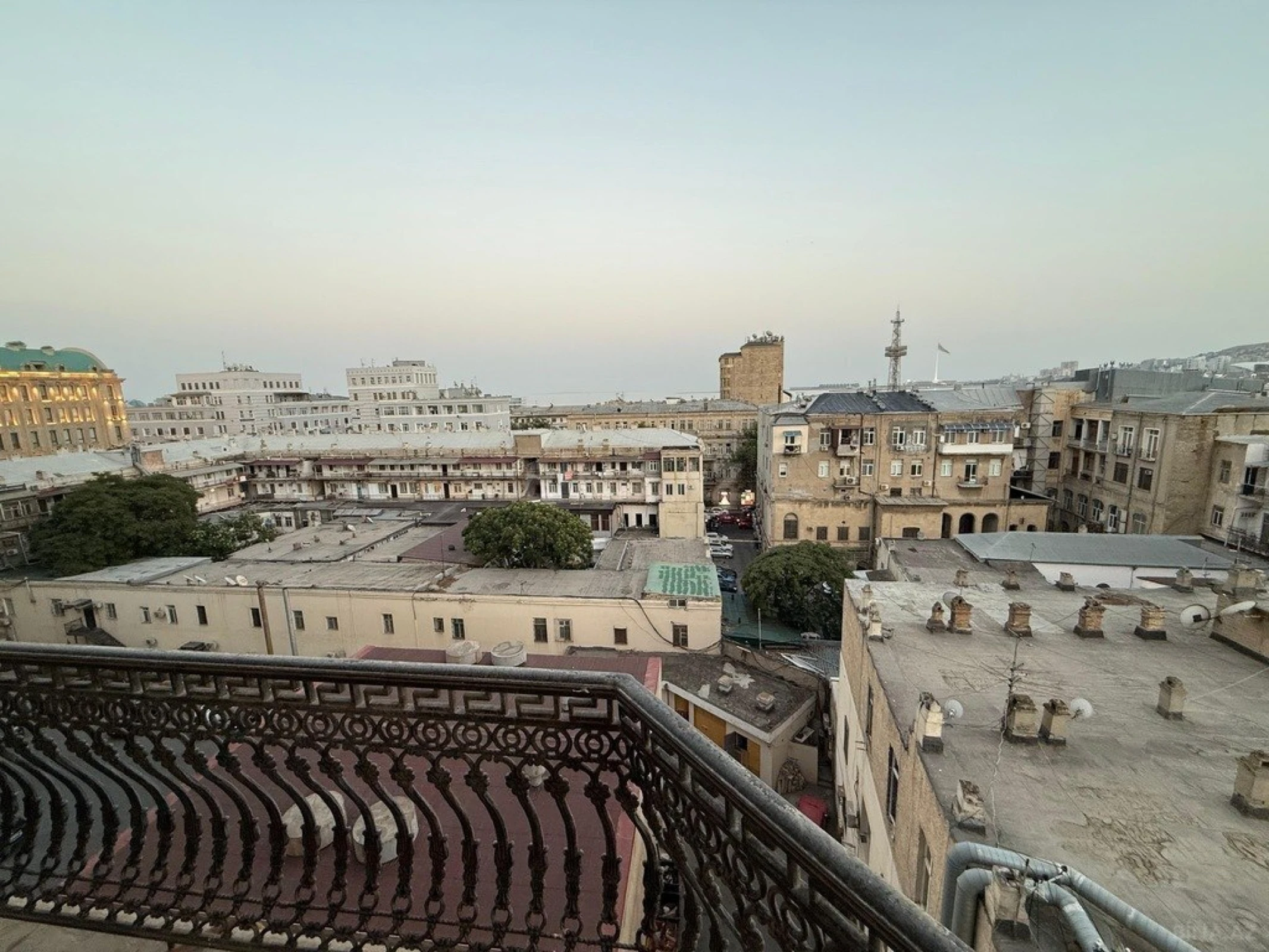 Satılır 3 otaqlı mənzil 138 m²