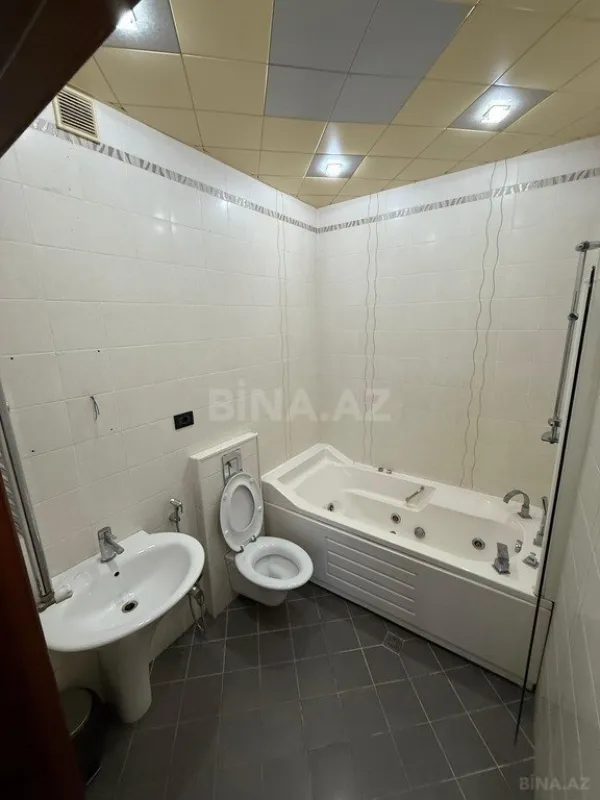 Satılır 3 otaqlı mənzil 138 m²